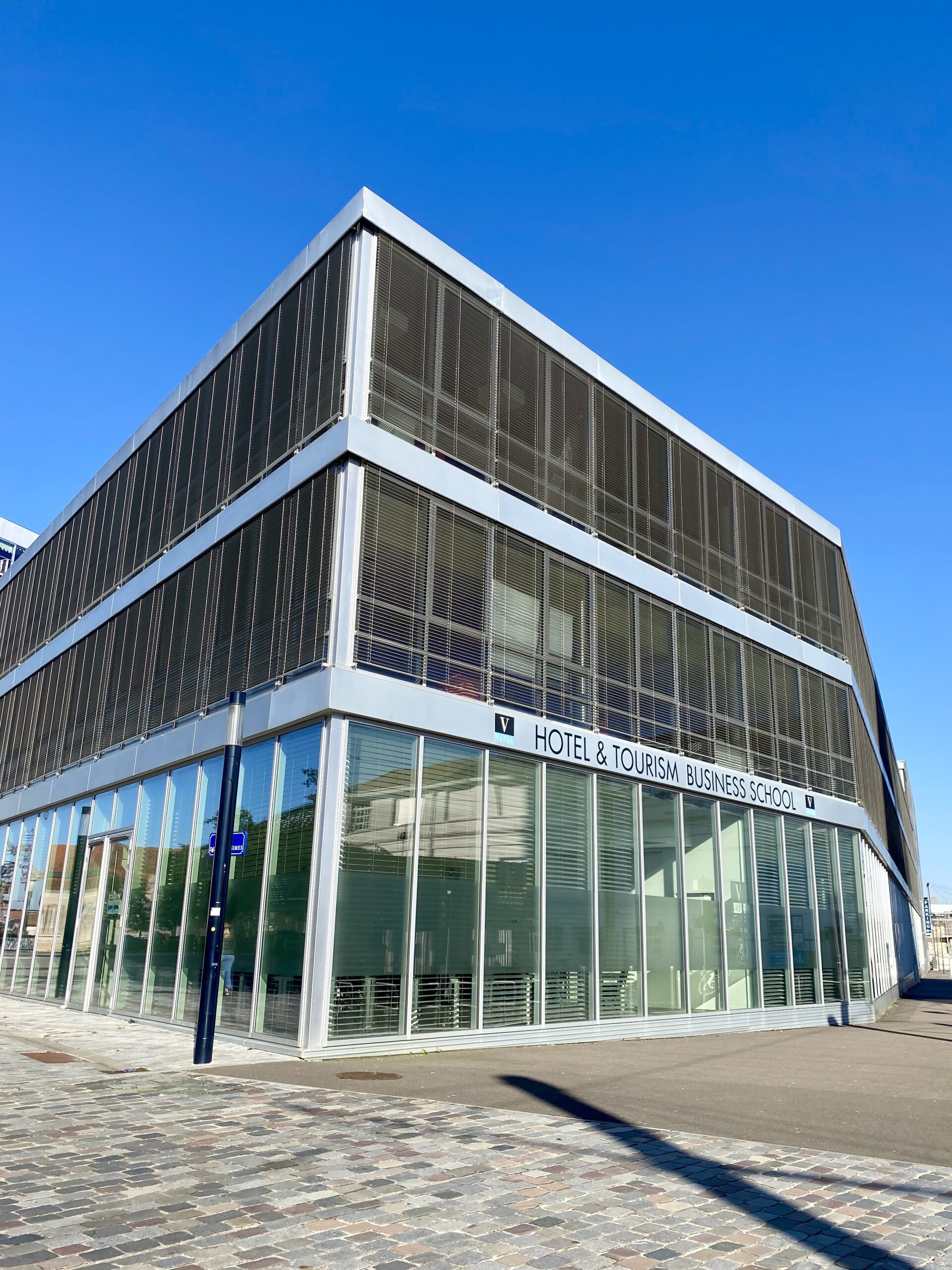 مدرسة فاتيل لإدارة الفنادق والسياحة